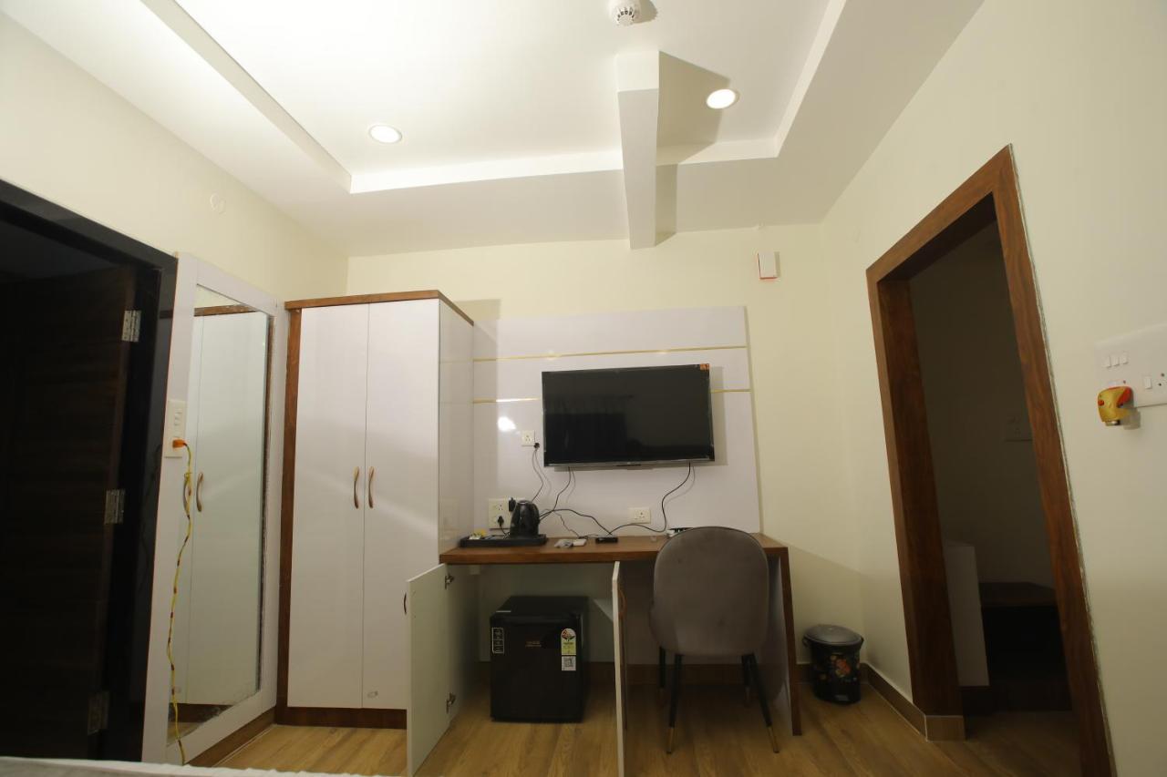 Radha Rani Residency Hotel Khammam Buitenkant foto