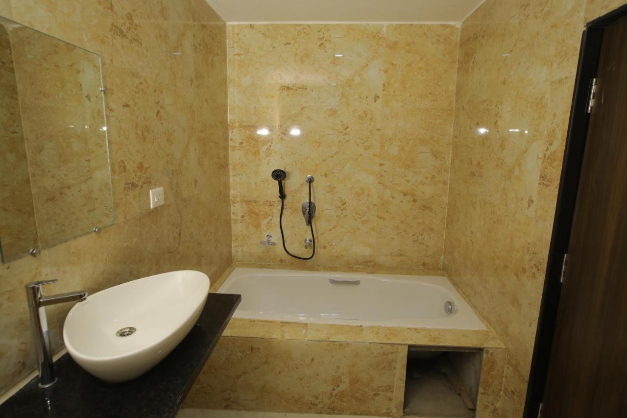 Radha Rani Residency Hotel Khammam Buitenkant foto